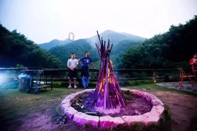 4岁女孩“爆改”妈妈效果惊艳 网友:“小孩姐”快开课吧!