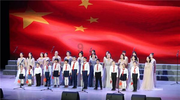还好穿了防弹衣!缉毒警展示26年“缉毒宝典”:缉毒就是要拿命去拼