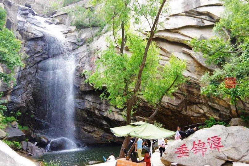 虞书欣直播时哭了，但有人说她哭得太假了……大家里来品品？
